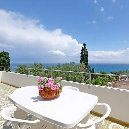 Gabbiano Terra مارينا سيرا